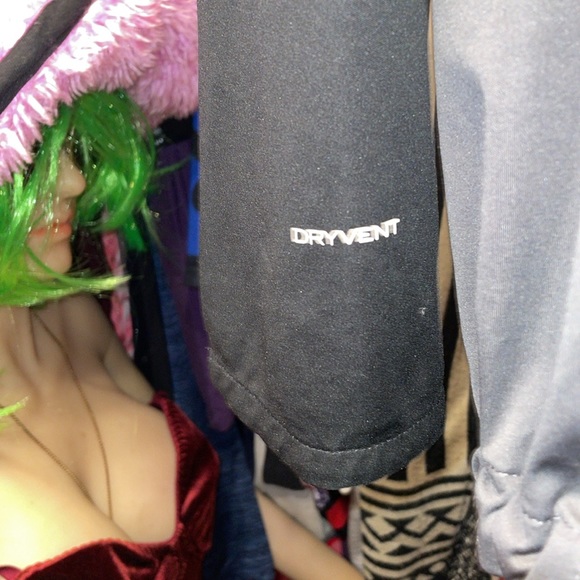 Boys lg 14-16 North Face wind breaker jacket back and gray - Picture 8 of 10